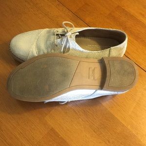 Toms Shoes - Toms lace-up silver crackle shoes, size 8. Toms Shoes - Toms lace-up silver crackle shoes, size 8.